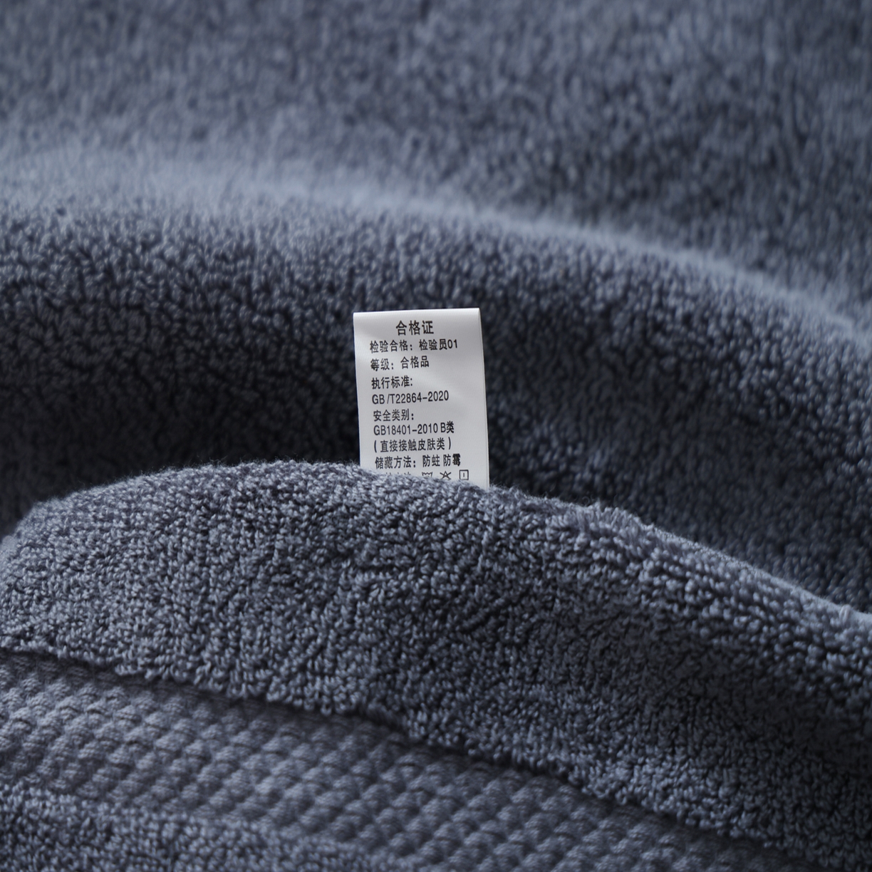 91家纺网 家纺一手货源 找家纺 朴尔家纺-毛巾被 2026年新品悠哲系列纯色全棉纯棉缎档加大加厚浴巾 悠哲-沉稳灰 90x180cm/条