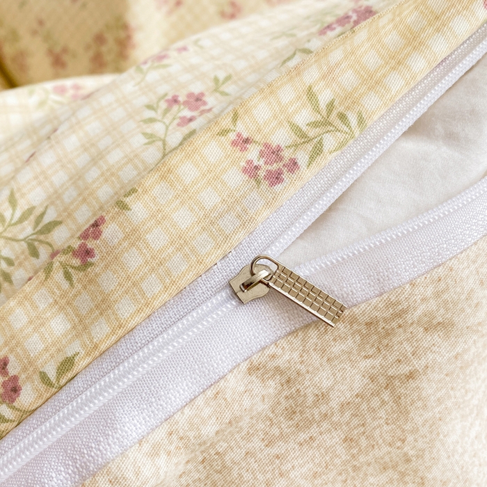 91家纺网 家纺一手货源 找家纺 红日子纺织品 2026新款小清新12868全棉纯棉学生卡通款四件套 繁花锦城