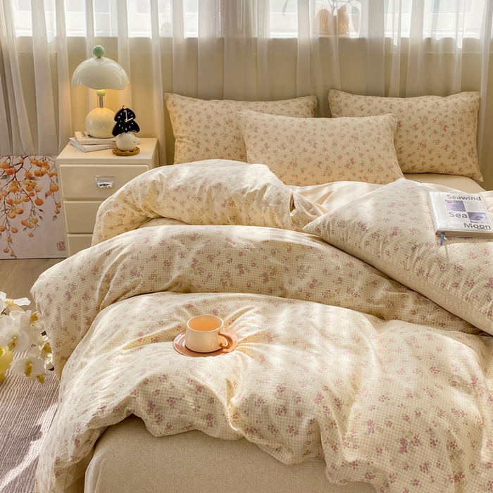 91家纺网 家纺一手货源 找家纺 红日子纺织品 2026新款小清新12868全棉纯棉学生卡通款四件套 繁花锦城