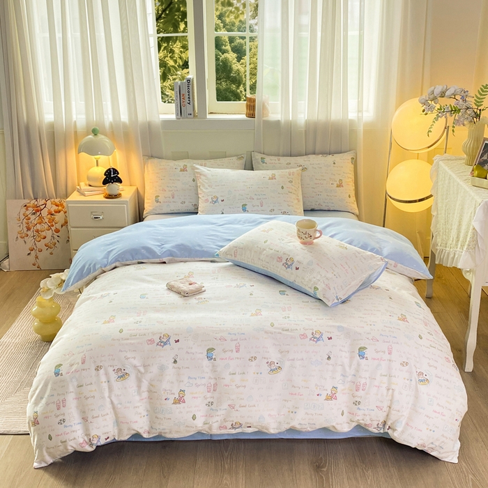 91家纺网 家纺一手货源 找家纺 红日子纺织品 2026新款小清新12868全棉纯棉学生卡通款四件套 欢乐周末