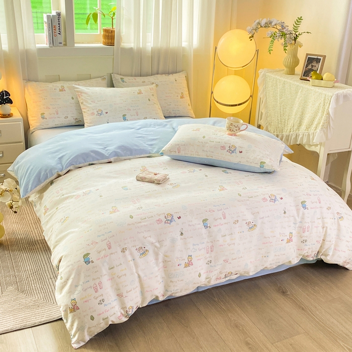 91家纺网 家纺一手货源 找家纺 红日子纺织品 2026新款小清新12868全棉纯棉学生卡通款四件套 欢乐周末