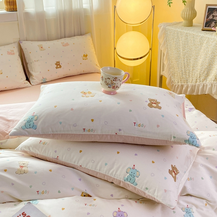 91家纺网 家纺一手货源 找家纺 红日子纺织品 2026新款小清新12868全棉纯棉学生卡通款四件套 伙伴甜心