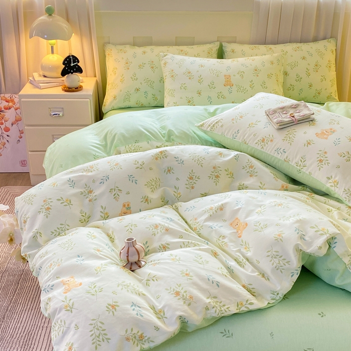 91家纺网 家纺一手货源 找家纺 红日子纺织品 2026新款小清新12868全棉纯棉学生卡通款四件套 丽都倩影