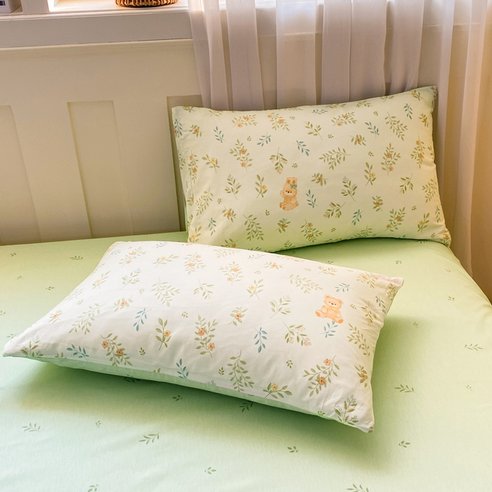 91家纺网 家纺一手货源 找家纺 红日子纺织品 2026新款小清新12868全棉纯棉学生卡通款四件套 丽都倩影