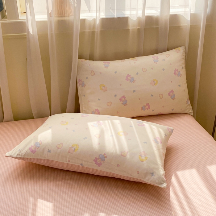 91家纺网 家纺一手货源 找家纺 红日子纺织品 2026新款小清新12868全棉纯棉学生卡通款四件套 萌动女孩