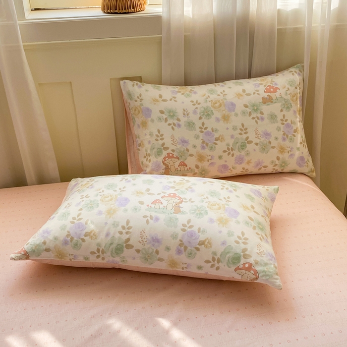 91家纺网 家纺一手货源 找家纺 红日子纺织品 2026新款小清新12868全棉纯棉学生卡通款四件套 蘑菇小兔