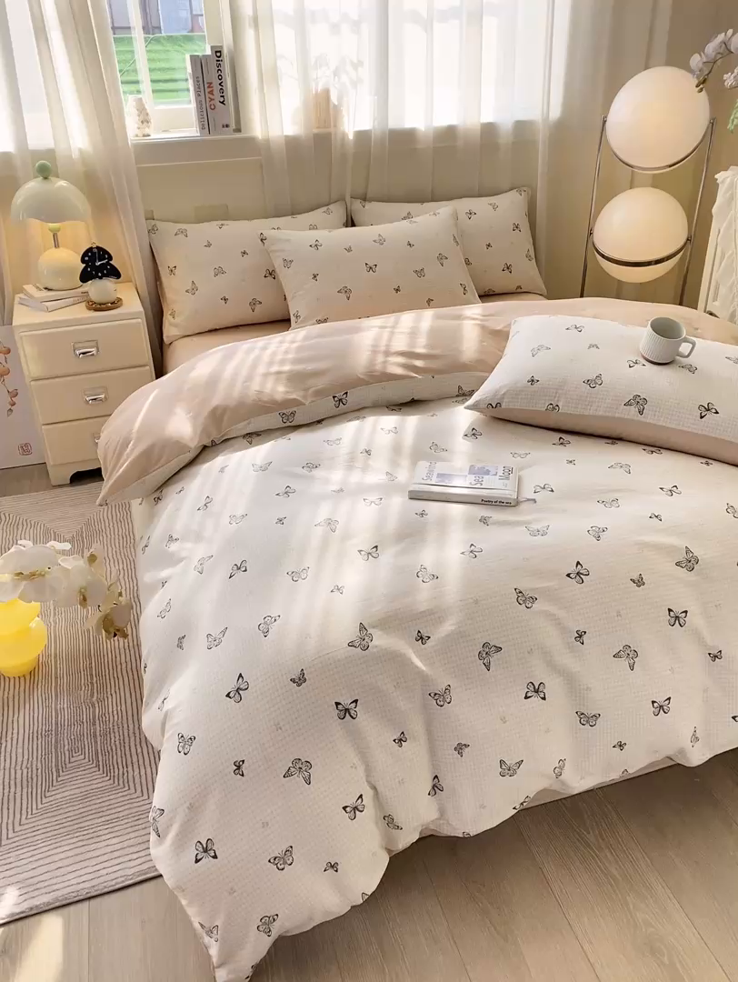 91家纺网 家纺一手货源 找家纺 红日子纺织品 2026新款小清新12868全棉纯棉学生卡通款四件套 南山蝴蝶