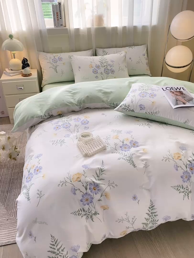 91家纺网 家纺一手货源 找家纺 红日子纺织品 2026新款小清新12868全棉纯棉学生卡通款四件套 拾光花间