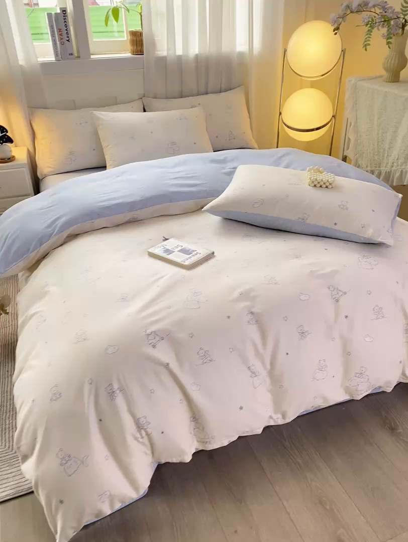 91家纺网 家纺一手货源 找家纺 红日子纺织品 2026新款小清新12868全棉纯棉学生卡通款四件套 星空熊