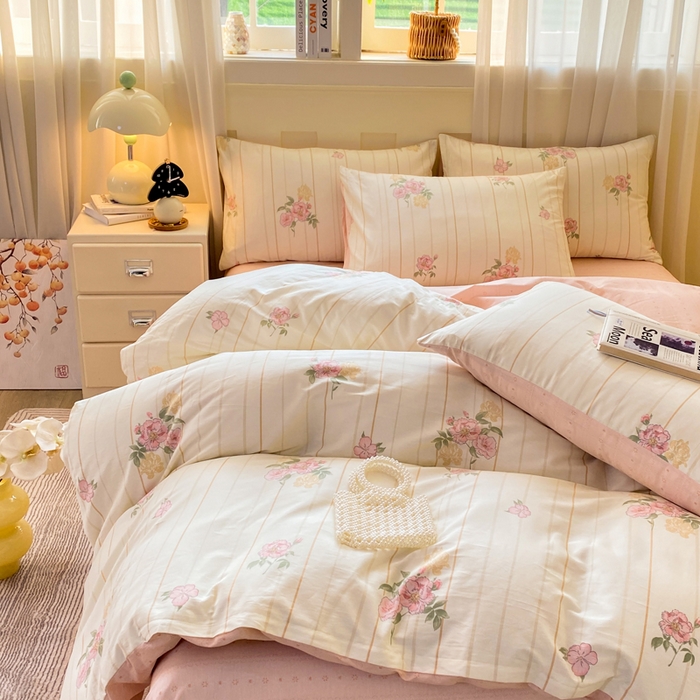 91家纺网 家纺一手货源 找家纺 红日子纺织品 2026新款小清新12868全棉纯棉学生卡通款四件套 芸雅花开