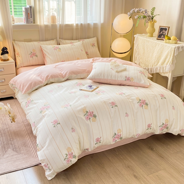 91家纺网 家纺一手货源 找家纺 红日子纺织品 2026新款小清新12868全棉纯棉学生卡通款四件套 芸雅花开