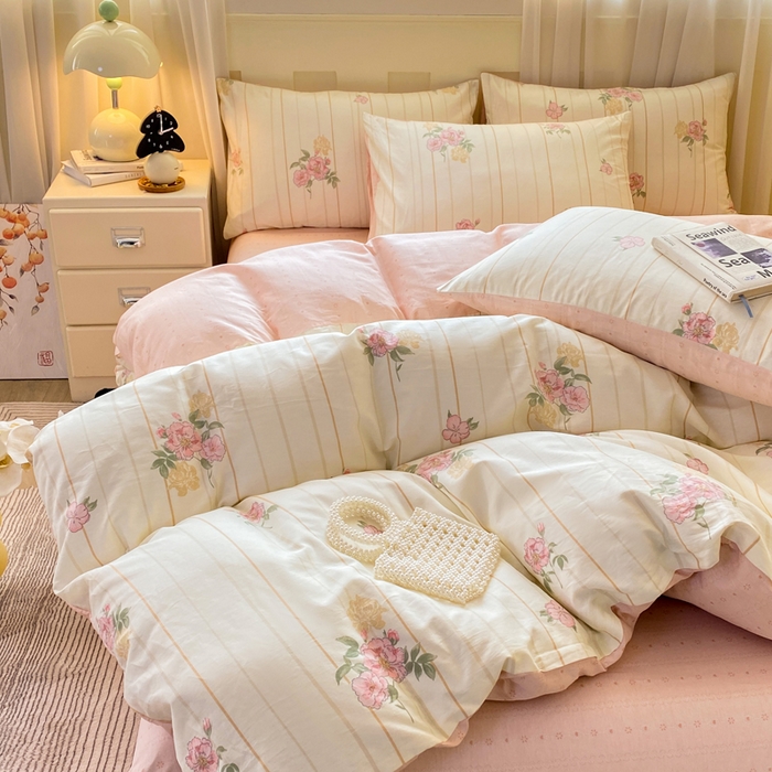 91家纺网 家纺一手货源 找家纺 红日子纺织品 2026新款小清新12868全棉纯棉学生卡通款四件套 芸雅花开