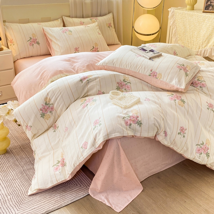 91家纺网 家纺一手货源 找家纺 红日子纺织品 2026新款小清新12868全棉纯棉学生卡通款四件套 芸雅花开