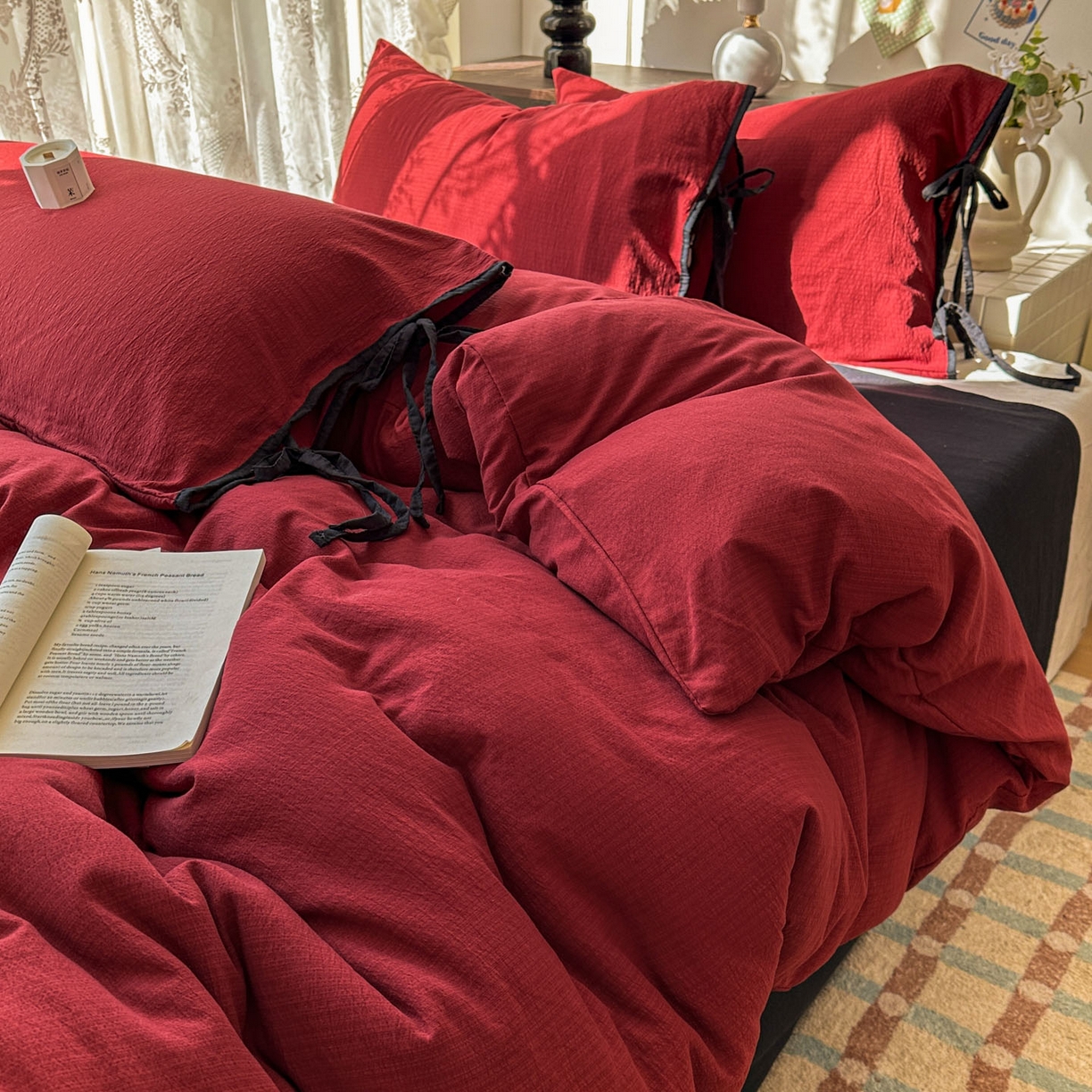 91家纺网 家纺一手货源 找家纺 花伞家居 2026新款小红书系带蝴蝶结双层纱四件套含买家秀 软果酱-红黑