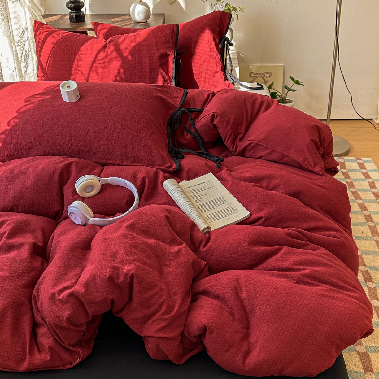 91家纺网 家纺一手货源 找家纺 花伞家居 2026新款小红书系带蝴蝶结双层纱四件套含买家秀 软果酱-红黑