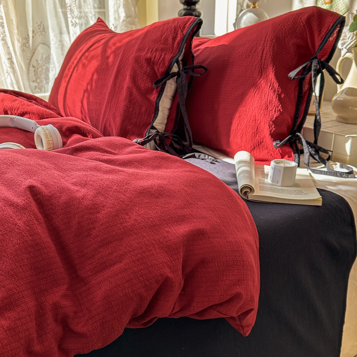 91家纺网 家纺一手货源 找家纺 花伞家居 2026新款小红书系带蝴蝶结双层纱四件套含买家秀 软果酱-红黑