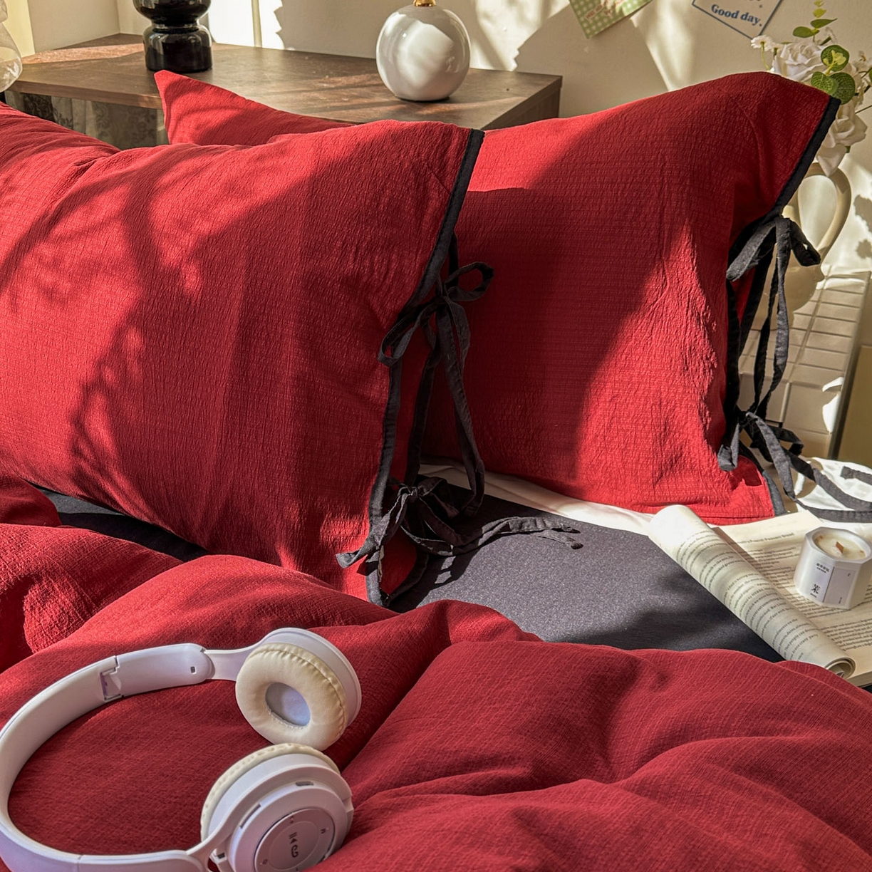 91家纺网 家纺一手货源 找家纺 花伞家居 2026新款小红书系带蝴蝶结双层纱四件套含买家秀 软果酱-红黑