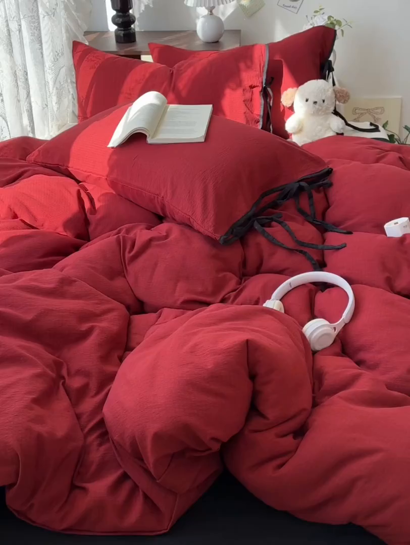 91家纺网 家纺一手货源 找家纺 花伞家居 2026新款小红书系带蝴蝶结双层纱四件套含买家秀 软果酱-红黑