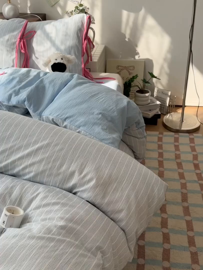 91家纺网 家纺一手货源 找家纺 花伞家居 2026新款小红书系带蝴蝶结双层纱四件套含买家秀 软果酱-蓝条纹