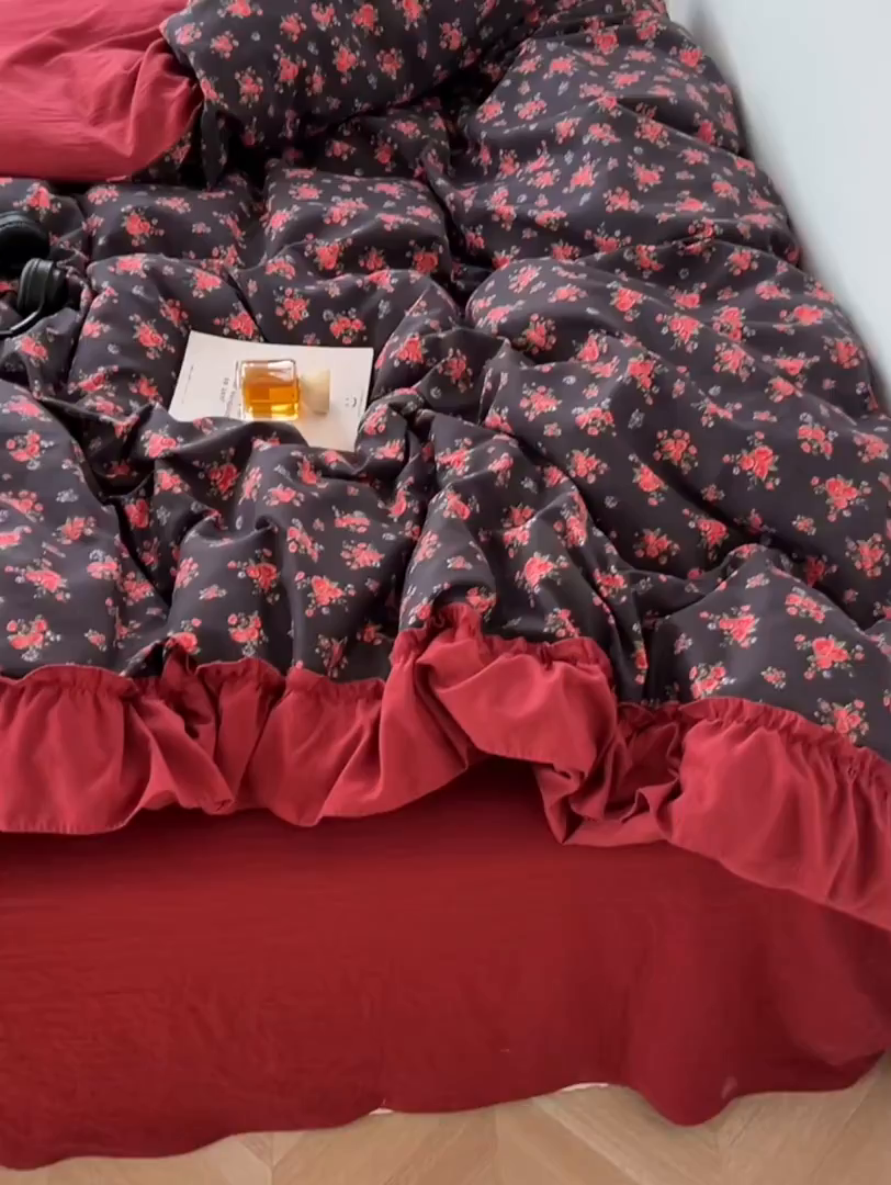 91家纺网 家纺一手货源 找家纺 花伞家居 2026新款韩系复古碎花古法水洗棉大花边四件套含买家秀 霓裳-红