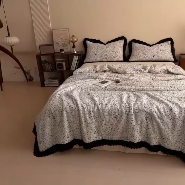 91家纺网 家纺一手货源 找家纺 兄弟坊 2026新款A类美拉德全棉韩版皱皱纱花边大豆夏被夏凉被空调被午睡被 皱皱纱花边款-夜雾繁花