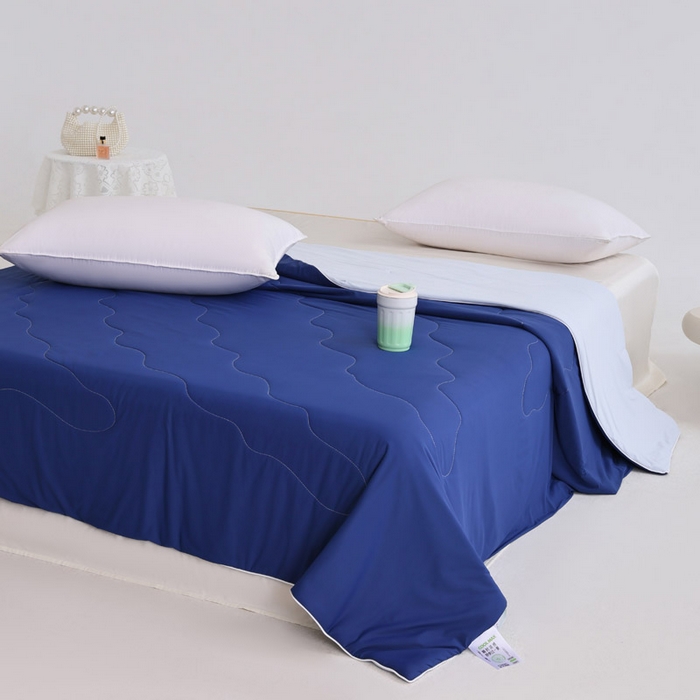 91家纺网 家纺一手货源 找家纺 盛凡家纺 2026新款凉感A类锦氨（170克）55大豆抗菌夏被夏凉被空调被（配礼盒） 藏青+雾凇蓝