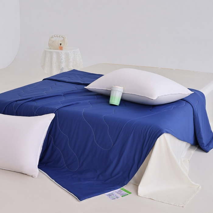 91家纺网 家纺一手货源 找家纺 盛凡家纺 2026新款凉感A类锦氨（170克）55大豆抗菌夏被夏凉被空调被（配礼盒） 藏青+雾凇蓝