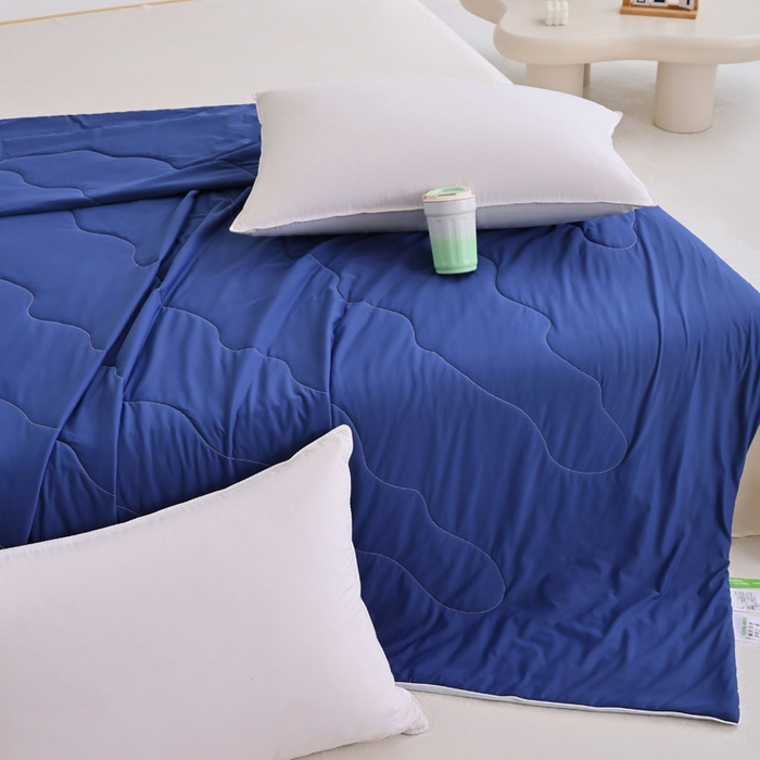 91家纺网 家纺一手货源 找家纺 盛凡家纺 2026新款凉感A类锦氨（170克）55大豆抗菌夏被夏凉被空调被（配礼盒） 藏青+雾凇蓝