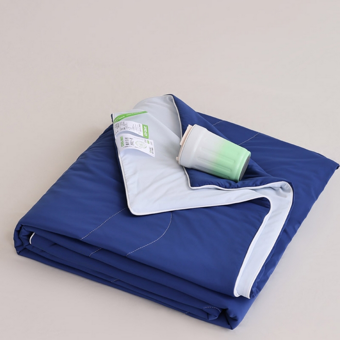 91家纺网 家纺一手货源 找家纺 盛凡家纺 2026新款凉感A类锦氨（170克）55大豆抗菌夏被夏凉被空调被（配礼盒） 藏青+雾凇蓝