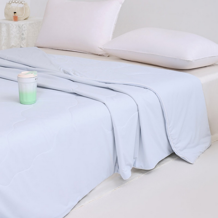 91家纺网 家纺一手货源 找家纺 盛凡家纺 2026新款凉感A类锦氨（170克）55大豆抗菌夏被夏凉被空调被（配礼盒） 雾凇蓝