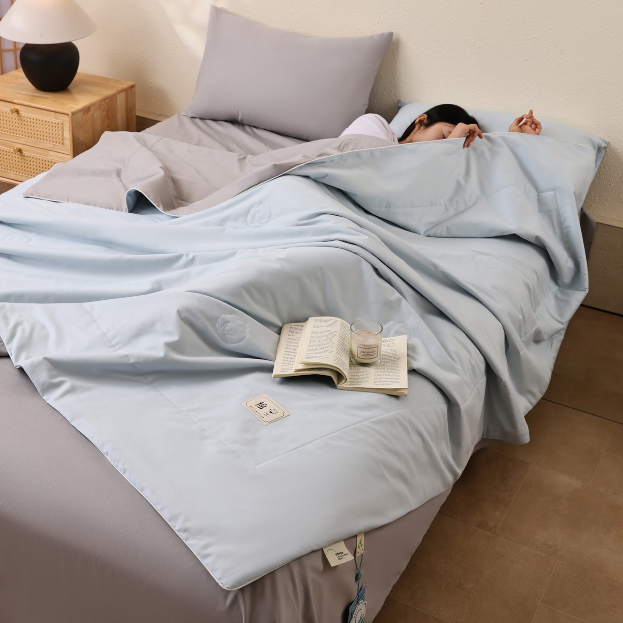 91家纺网 家纺一手货源 找家纺 盛凡家纺 2026新款A类133*72里外全棉100%棉花夏被四件套夏凉被空调被子被芯 花青兰+幻影灰