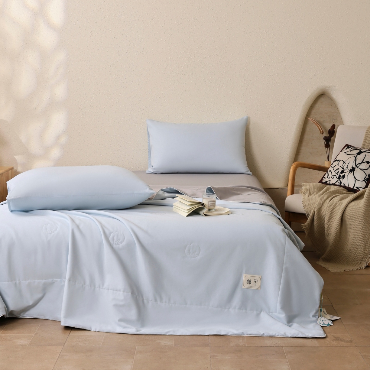 91家纺网 家纺一手货源 找家纺 盛凡家纺 2026新款A类133*72里外全棉100%棉花夏被四件套夏凉被空调被子被芯 花青兰+幻影灰