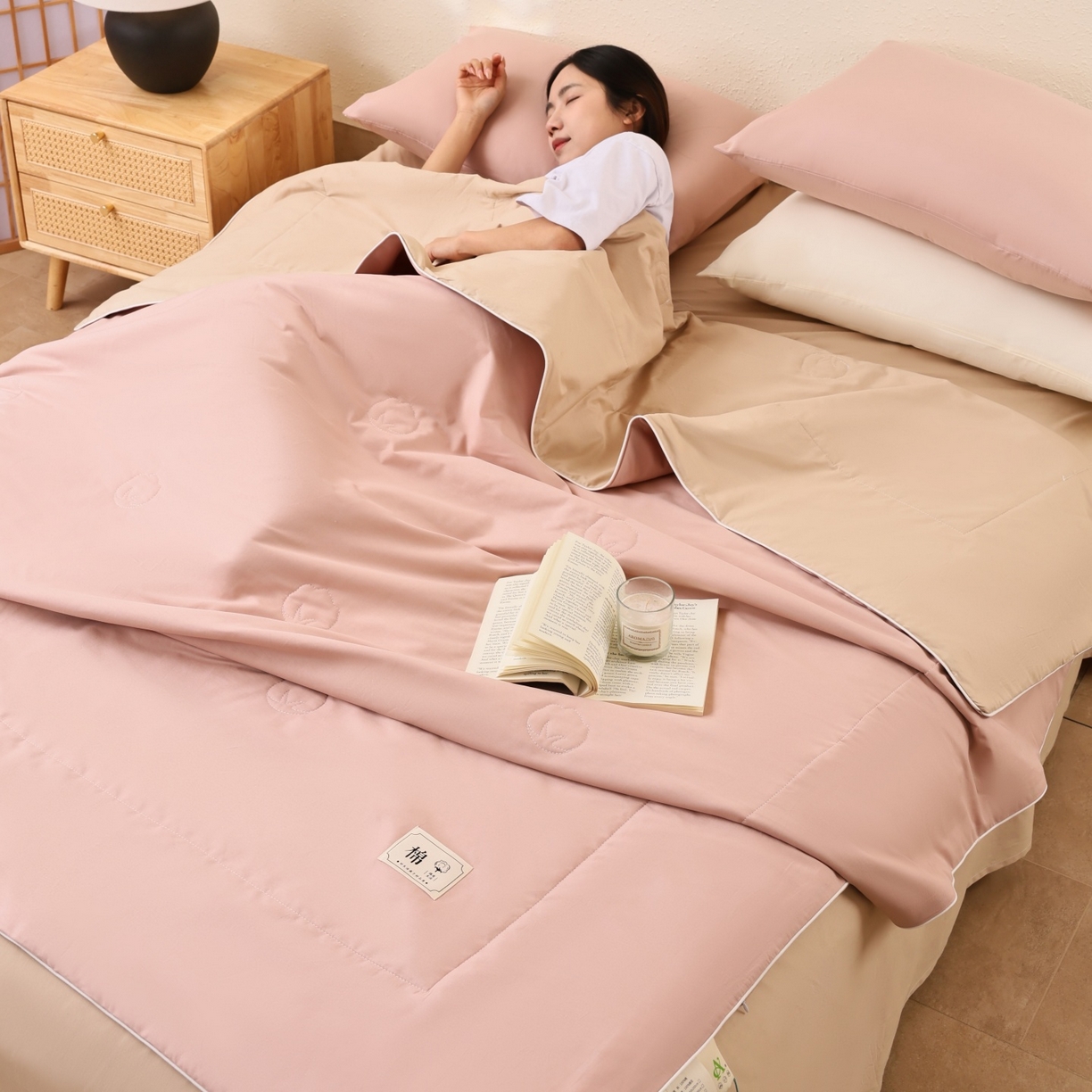 91家纺网 家纺一手货源 找家纺 盛凡家纺 2026新款A类133*72里外全棉100%棉花夏被四件套夏凉被空调被子被芯 玫瑰粉+奶咖