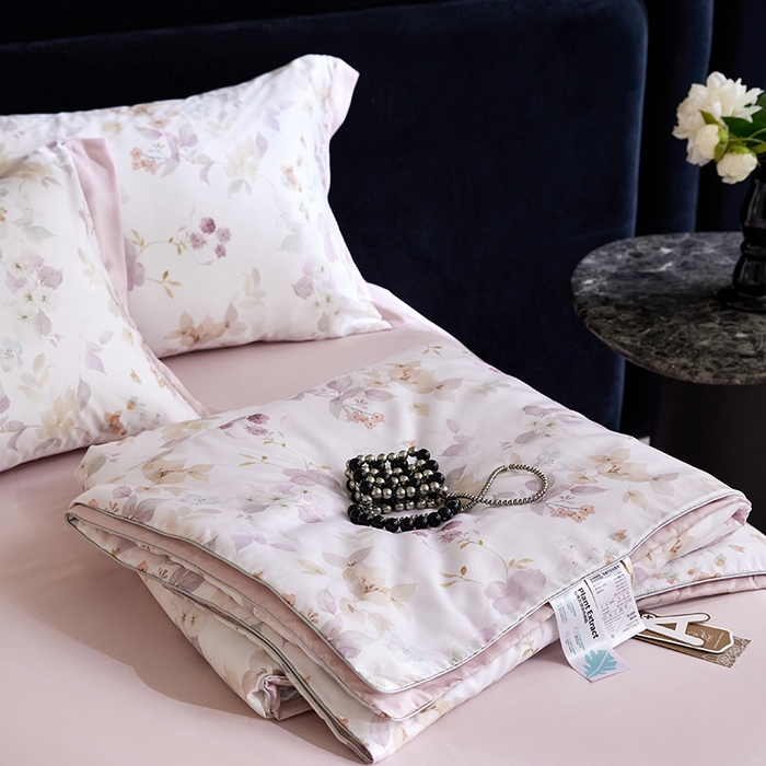 91家纺网 家纺一手货源 找家纺 慕梵家居 2026春夏新款100%莱赛尔天丝夏被空调被夏凉被四件套 花颜外