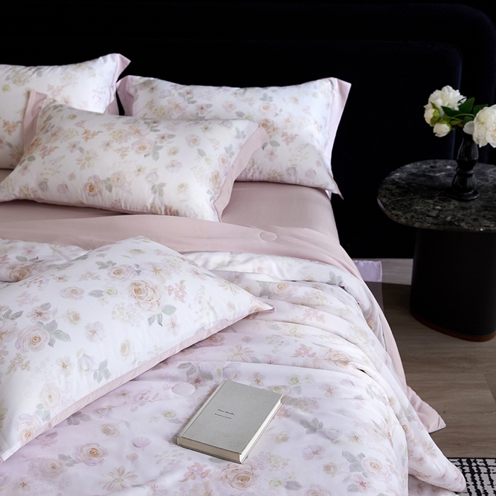 91家纺网 家纺一手货源 找家纺 慕梵家居 2026春夏新款100%莱赛尔天丝夏被空调被夏凉被四件套 念池花粉