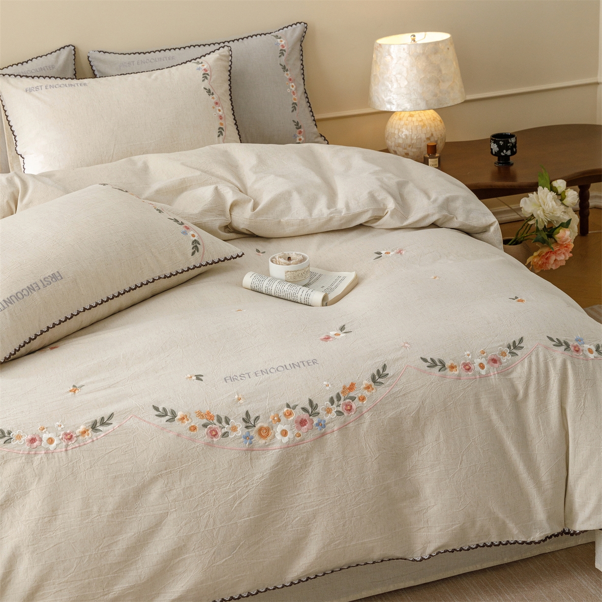 91家纺网 家纺一手货源 找家纺 （总）艾莱家纺 2026新款棉麻刺绣花边款四件套花屿熙