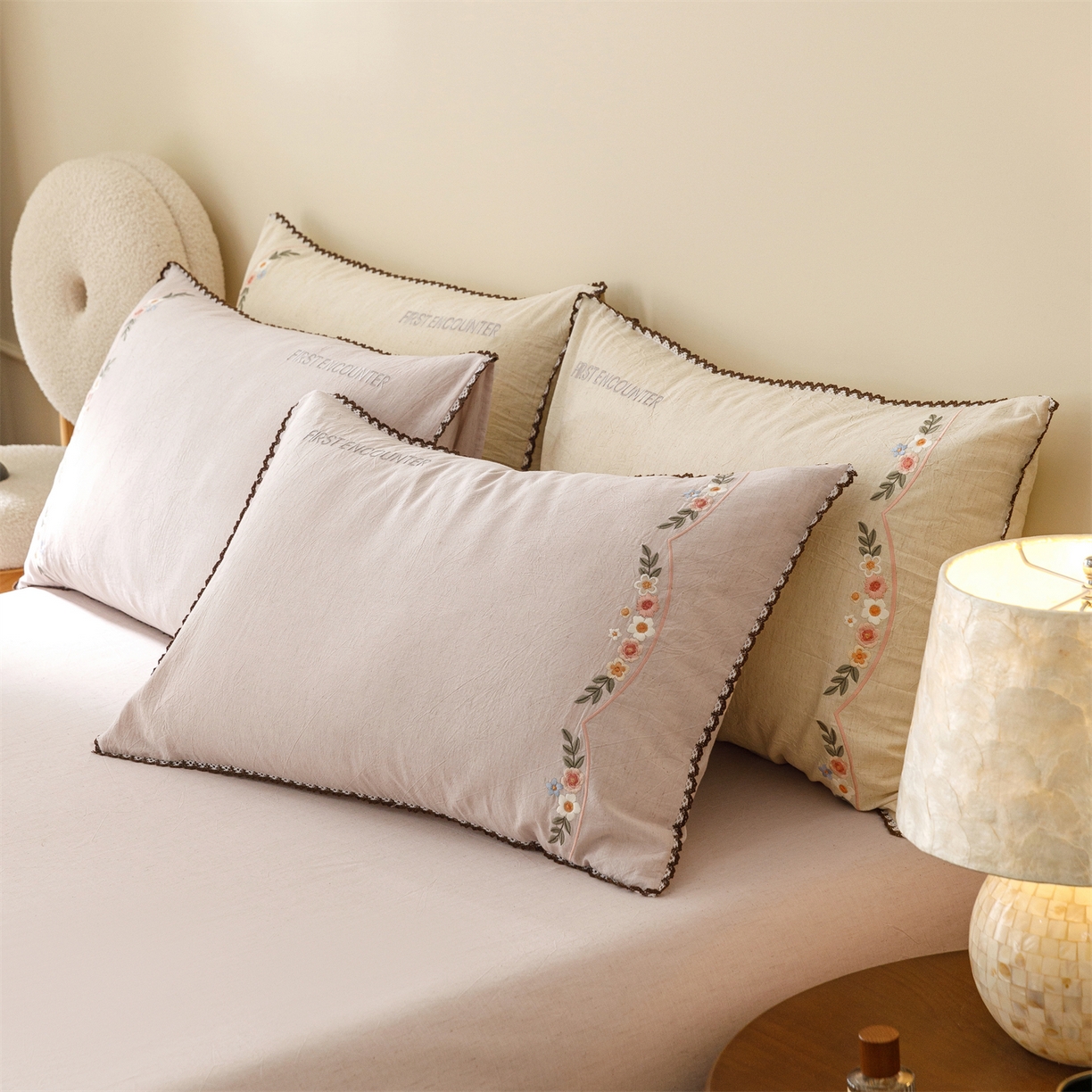 91家纺网 家纺一手货源 找家纺 艾莱家纺 2026新款棉麻刺绣花边款四件套花屿熙 花屿熙-浅紫