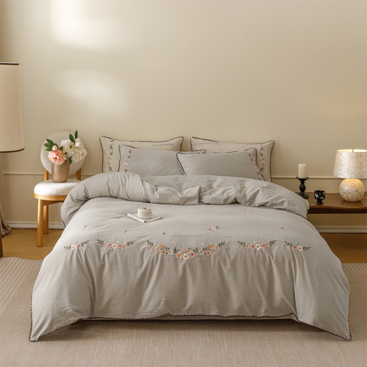 91家纺网 家纺一手货源 找家纺 艾莱家纺 2026新款棉麻刺绣花边款四件套花屿熙 花屿熙-灰色