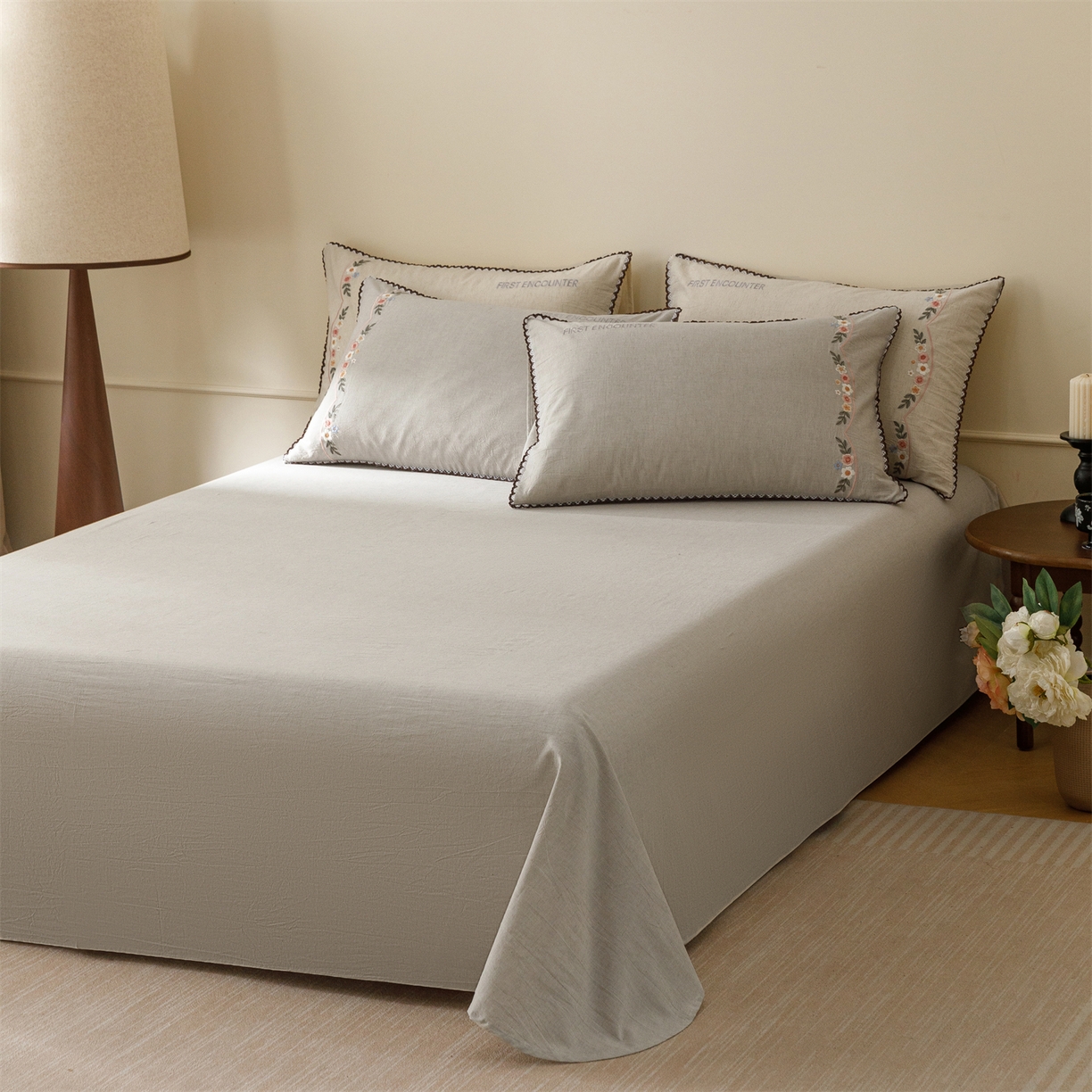 91家纺网 家纺一手货源 找家纺 艾莱家纺 2026新款棉麻刺绣花边款四件套花屿熙 花屿熙-灰色