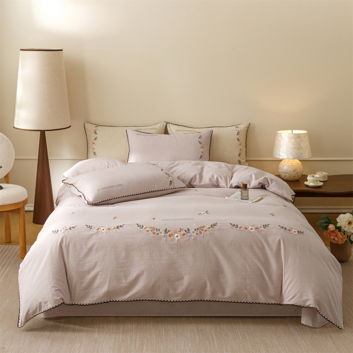 91家纺网 家纺一手货源 找家纺 艾莱家纺 2026新款棉麻刺绣花边款四件套花屿熙 花屿熙-浅紫