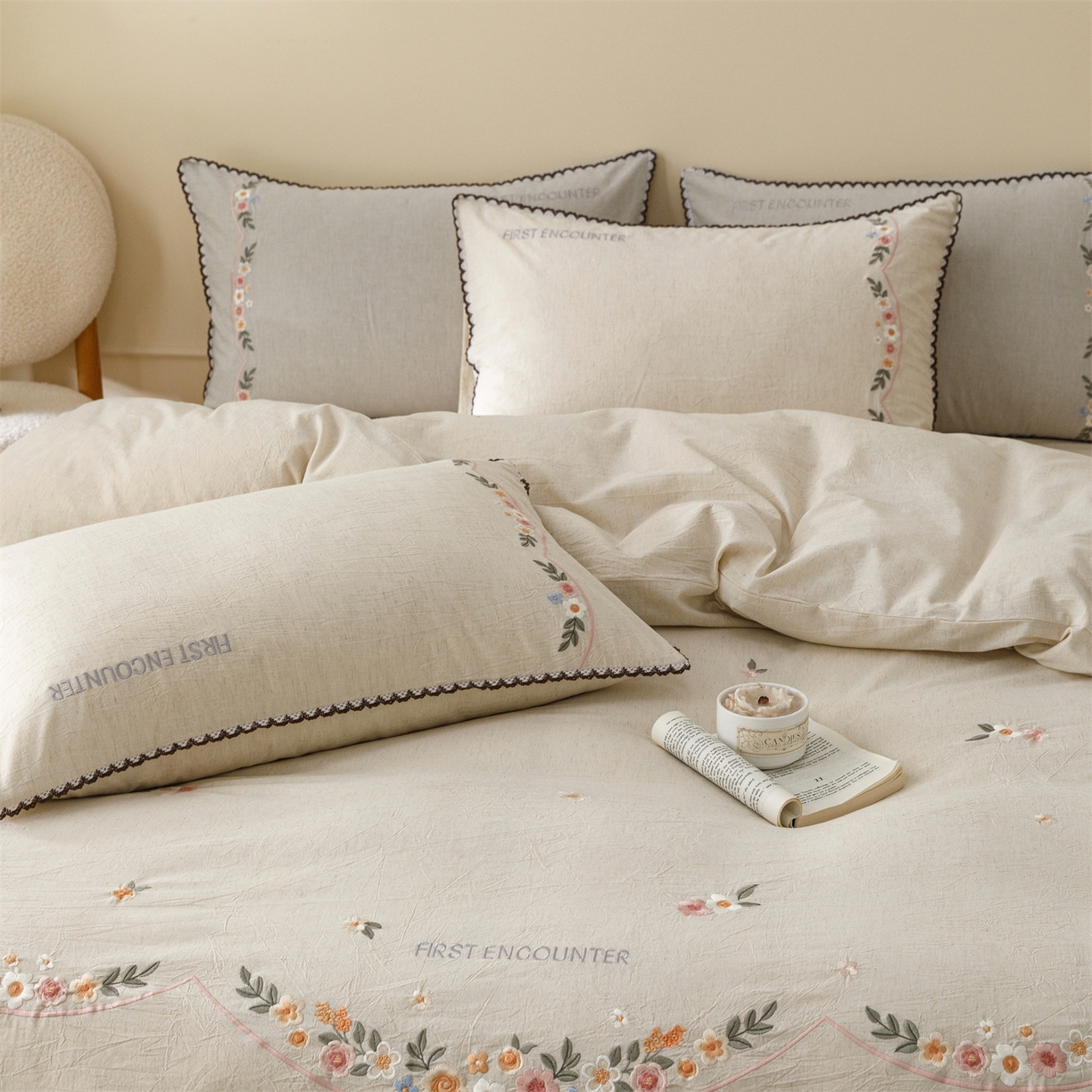 91家纺网 家纺一手货源 找家纺 艾莱家纺 2026新款棉麻刺绣花边款四件套花屿熙 花屿熙-本色