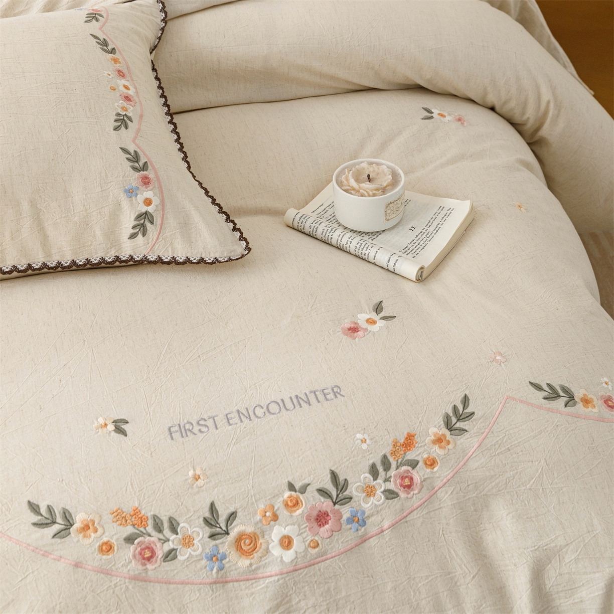 91家纺网 家纺一手货源 找家纺 艾莱家纺 2026新款棉麻刺绣花边款四件套花屿熙 花屿熙-本色