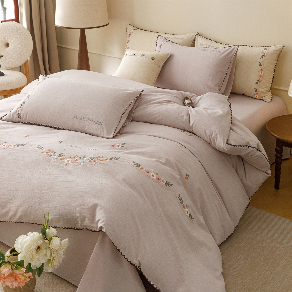 91家纺网 家纺一手货源 找家纺 艾莱家纺 2026新款棉麻刺绣花边款四件套花屿熙 花屿熙-浅紫