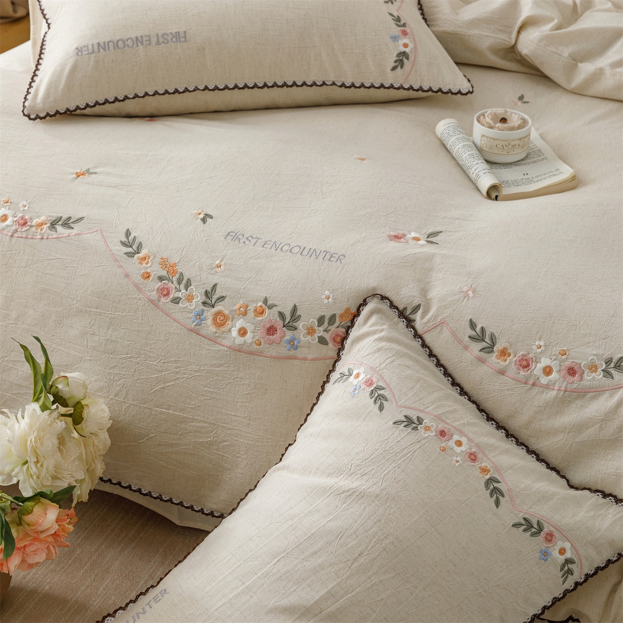 91家纺网 家纺一手货源 找家纺 艾莱家纺 2026新款棉麻刺绣花边款四件套花屿熙 花屿熙-本色