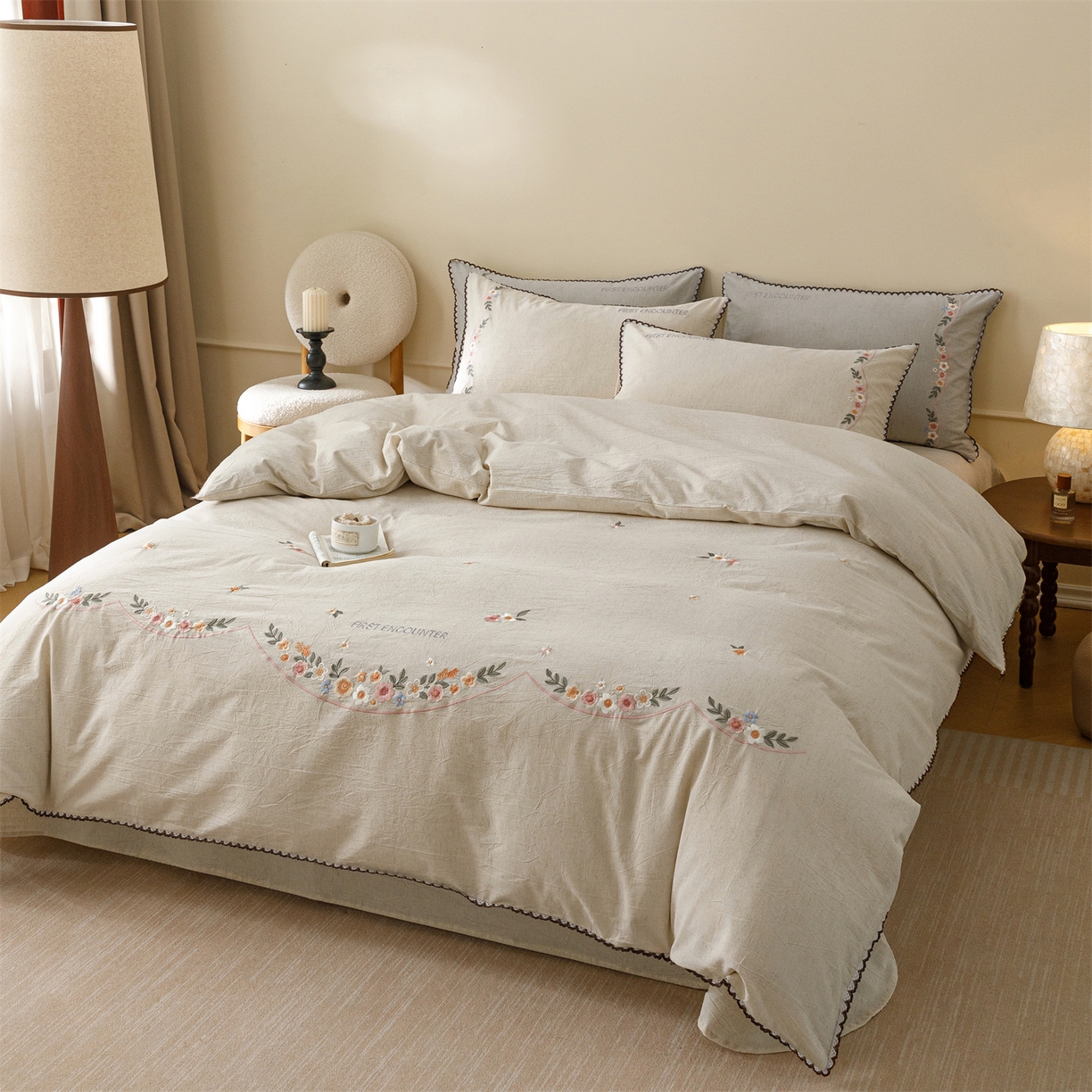 91家纺网 家纺一手货源 找家纺 艾莱家纺 2026新款棉麻刺绣花边款四件套花屿熙 花屿熙-本色