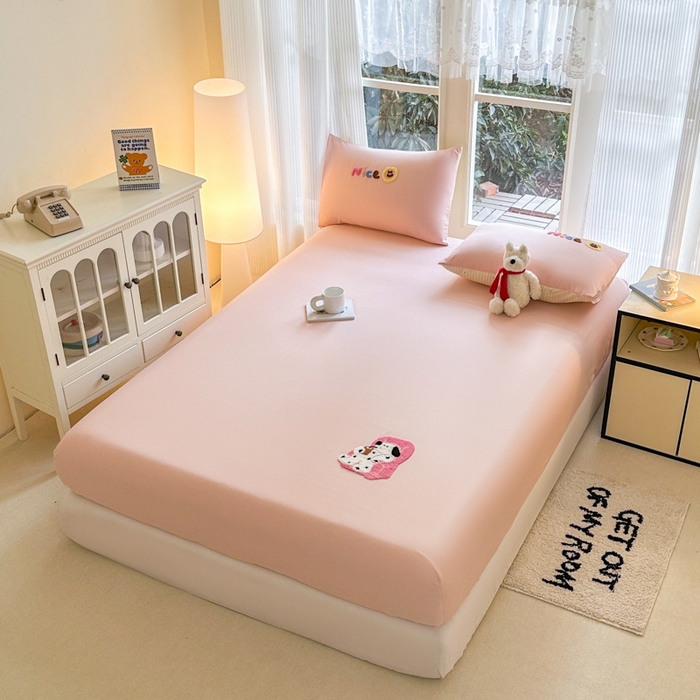 91家纺网 家纺一手货源 找家纺 欣宜家纺 2026新款卡通全棉纯棉纯色绣花床垫保护套罩单床笠床笠单件单品床笠 奶油粉