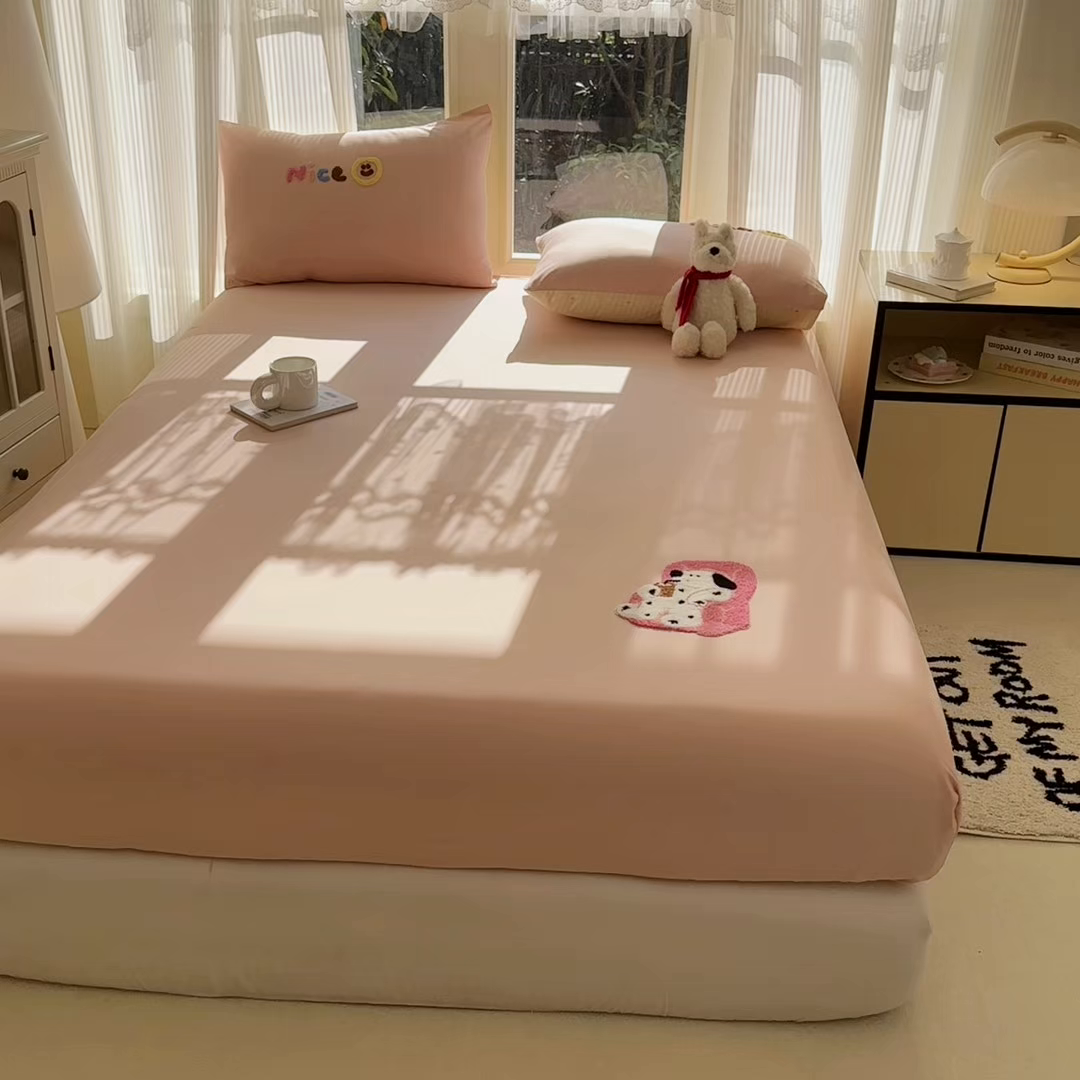 91家纺网 家纺一手货源 找家纺 （总）欣宜家纺 2026新款卡通全棉纯棉纯色绣花床垫保护套罩单床笠床笠单件单品床笠