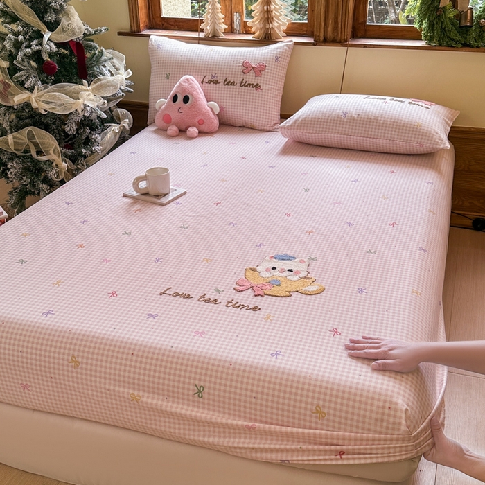 91家纺网 家纺一手货源 找家纺 欣宜家纺 2026新款13070全棉纯棉印花绣花卡通床垫保护套罩单床笠床笠单件单品床笠 曲奇粉