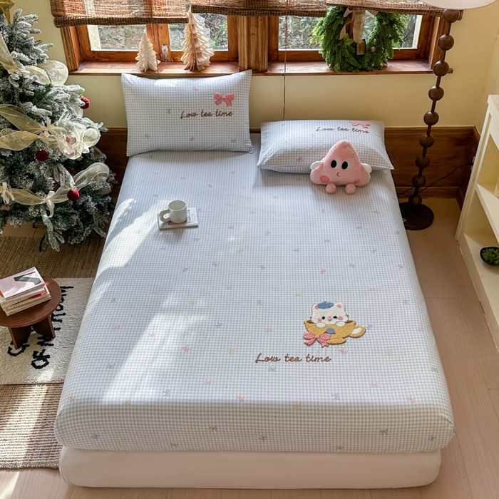 91家纺网 家纺一手货源 找家纺 欣宜家纺 2026新款13070全棉纯棉印花绣花卡通床垫保护套罩单床笠床笠单件单品床笠 曲奇蓝