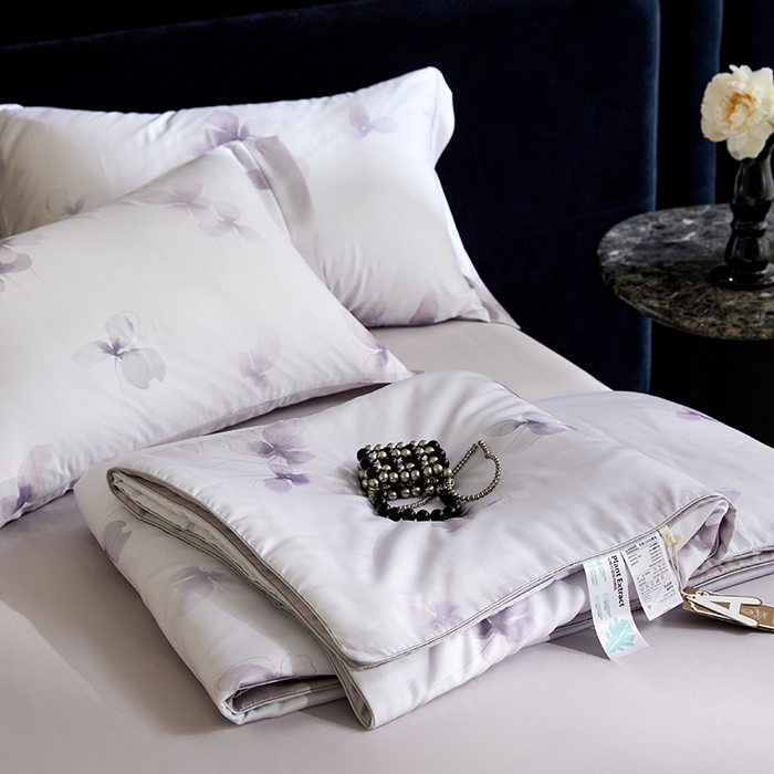 91家纺网 家纺一手货源 找家纺 慕梵家居 2026春夏新款100%莱赛尔天丝夏被空调被夏凉被四件套 雾蝶花